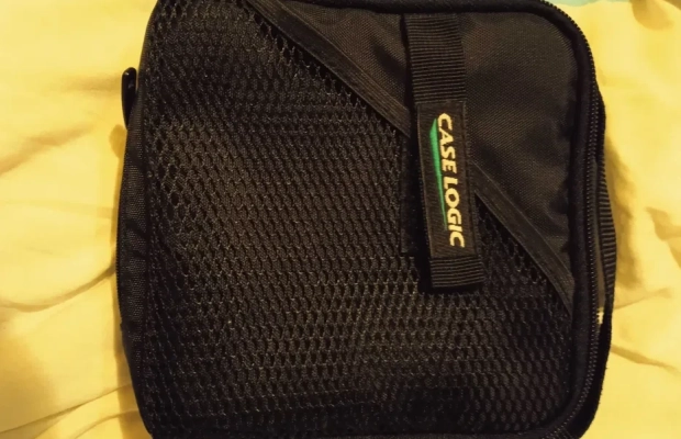 czarna torba do przechowywania płyt CD. Może służyć do innych celów - Zdjęcie 1