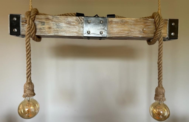 Stylowa lampa wisząca w klimacie loft / rustykalnym, lampa z belki z okuciem metalowym - Zdjęcie 3