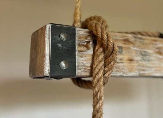 Stylowa lampa wisząca w klimacie loft / rustykalnym, lampa z belki z okuciem metalowym - Zdjęcie 6