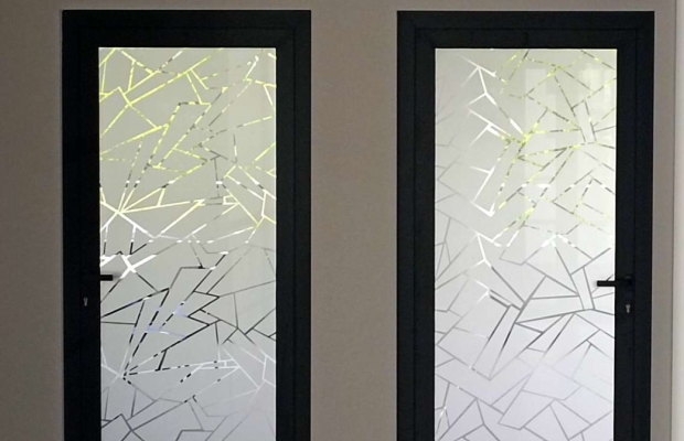 Folie okienne Białołęka - Folie na okna, drzwi, balkony, witryny, scianki działowe- Usługa oklejania szyb folią - Zdjęcie 3