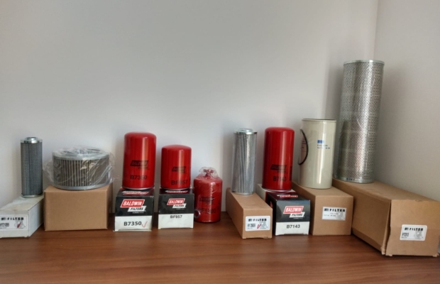 Sprzedam zestaw filtrów do maszyn budowlanych - Zdjęcie 1