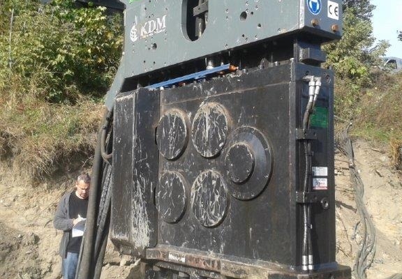 Używany wibromłot ICE 20 RFW do pracy na dźwigu - Zdjęcie 1