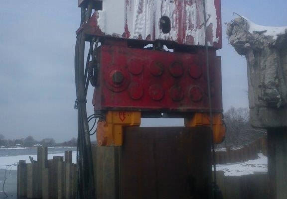 Używany wibromłot PVE 40 VM do pracy na dźwigu - Zdjęcie 1