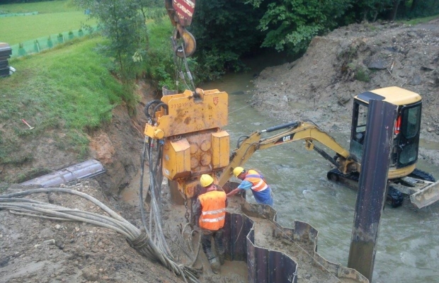 Używany wibromłot PVE 2312 VM do pracy na dźwigu - Zdjęcie 3