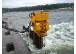 Używany wibromłot PVE 2312 VM do pracy na dźwigu - Zdjęcie 4