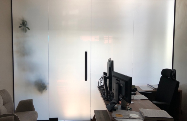 Ścianki szklane z folią inteligentną na pilota - Dostawa oraz montaż - Zdjęcie 1