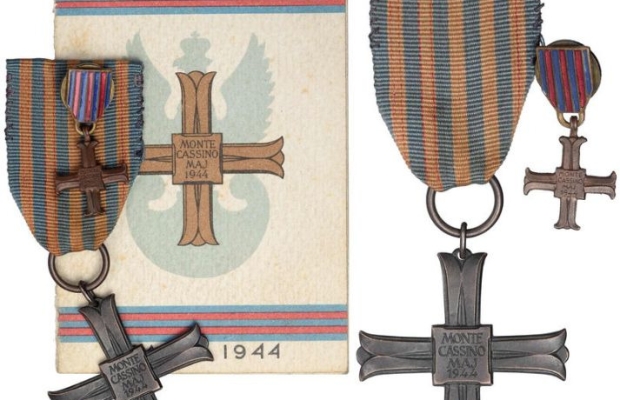 KUPIĘ WOJSKOWE MEDALE,ODZNAKI,ODZNACZENIA,MILITARIA - Zdjęcie 1