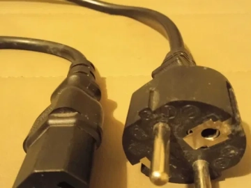 Zdjęcie: Przewód zasilający komputer