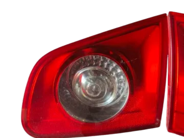 Zdjęcie: Passat b6 , lampy tył kombi , klapa bagażnika