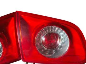 Zdjęcie: Passat b6 , lampy tył kombi , klapa bagażnika