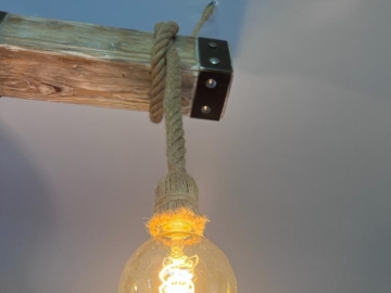 Zdjęcie: Stylowa lampa wisząca w klimacie loft / rustykalnym, lampa z belki z okuciem metalowym