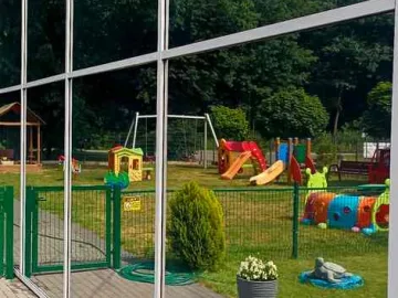 Zdjęcie: Folie okienne Białołęka - Folie na okna, drzwi, balkony, witryny, scianki działowe- Usługa oklejania szyb folią