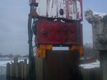 Zdjęcie: Używany wibromłot PVE 40 VM do pracy na dźwigu