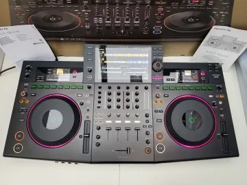 Zdjęcie: Pioneer DJ OPUS-QUAD, Pioneer DJ XDJ-RX3, Pioneer XDJ-XZ