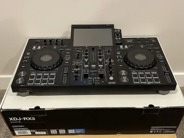 Zdjęcie: Pioneer DJ OPUS-QUAD, Pioneer DJ XDJ-RX3, Pioneer XDJ-XZ