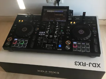 Zdjęcie: Pioneer DJ OPUS-QUAD, Pioneer DJ XDJ-RX3, Pioneer XDJ-XZ