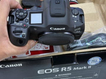 Zdjęcie: Canon EOS R5 Mark II , Canon EOS R3, Canon EOS R5, Nikon Z8