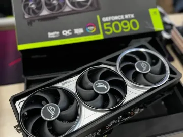 Zdjęcie: GeForce RTX 5090, RTX 5080, RTX 5070 Ti, RTX 4090, RTX 4080