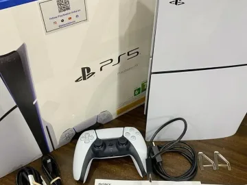 Zdjęcie: Sony PlayStation PS5 Pro  i Sony PS5 Slim konsole do gier